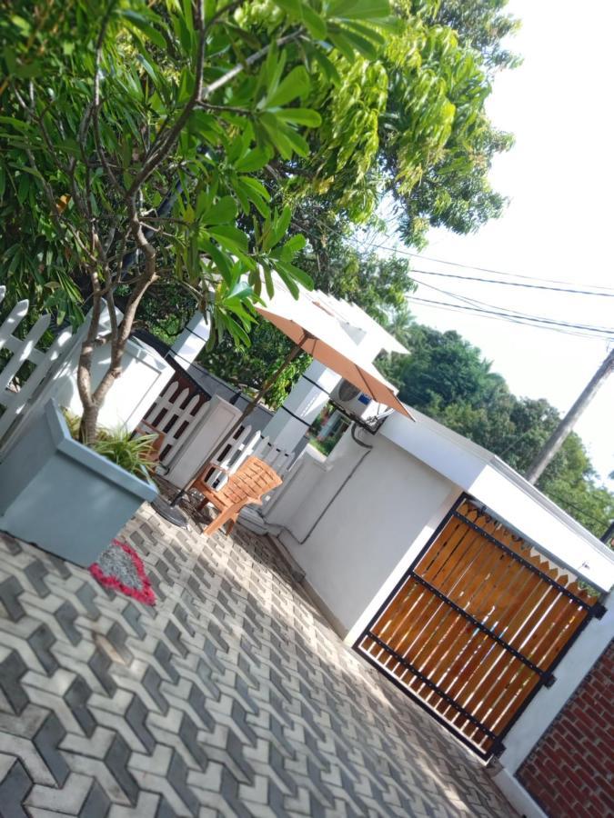 Elephant Park Family Bungalow Udawalawe Exteriör bild